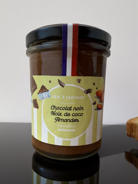 Pâte à tartiner chocolat noir, noix de coco et amandes
